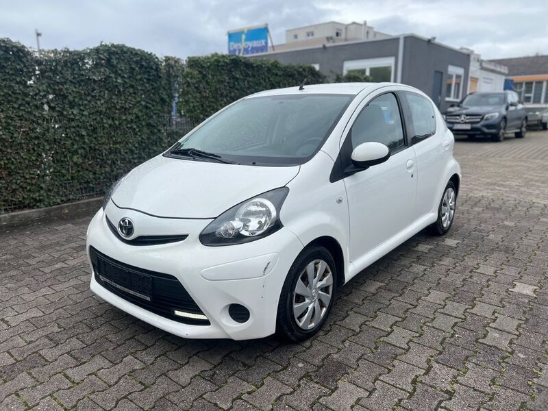 Weiß Gebraucht 2012 Toyota Aygo Cool Kleinwagen | 3.700 € (Fairer Preis) - Bild 1/4