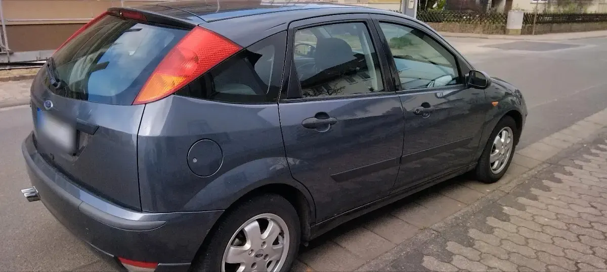 Gebraucht Ford Focus 100 PS (73 kW) 2001 Grau Limousine