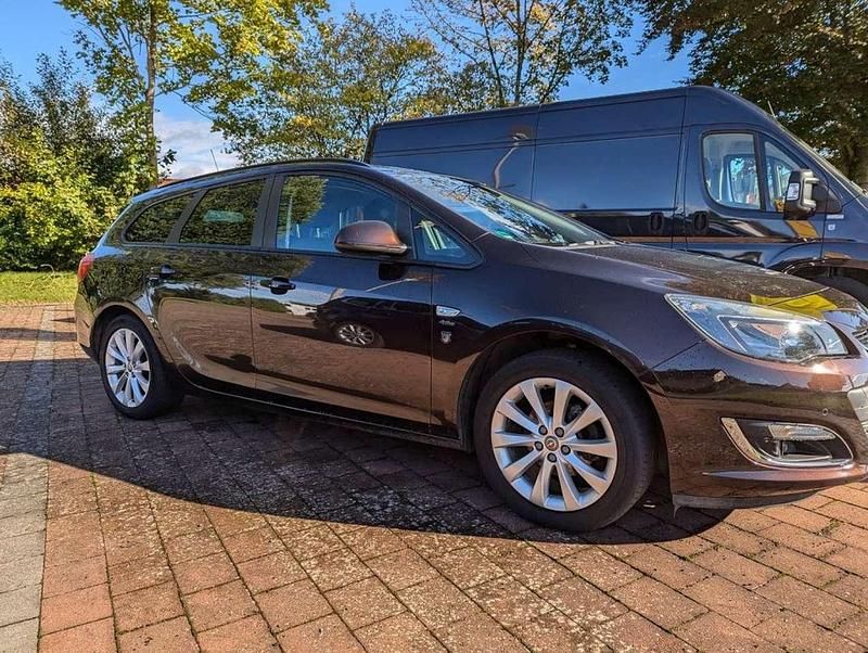 Gebraucht Opel Astra Active 140 PS (102 kW) 2013 Unbekannt (metallic) Kombi