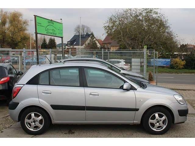 Gebraucht Kia Rio EX 97 PS (71 kW) 2006 Silber Kleinwagen