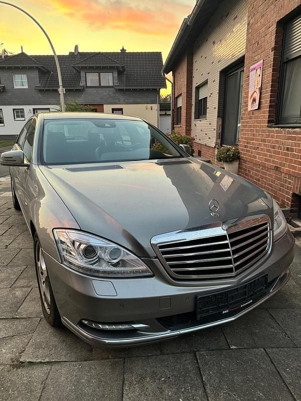Grau Gebraucht 2011 Mercedes S400 Limousine | 14.800 € (Superpreis) - Bild 1/4