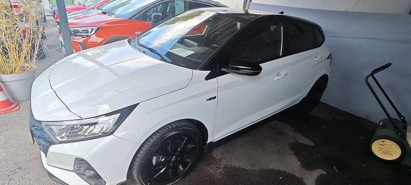 Weiß Gebraucht 2023 Hyundai i20 N Line Limousine | 18.500 € (Fairer Preis) - Bild 1/4
