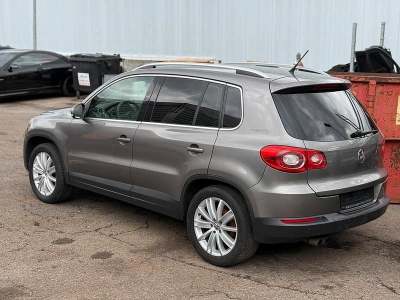 Gebraucht VW Tiguan Team 140 PS (102 kW) 2010 Grau SUV