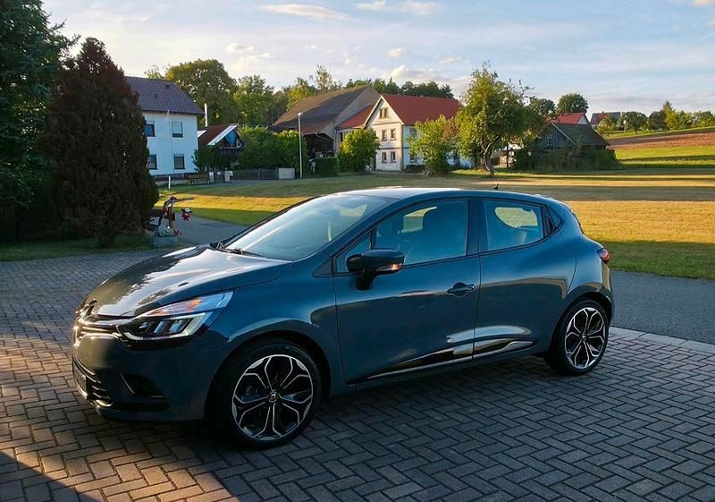 Gebraucht Renault Clio IV Intens 90 PS (66 kW) 2019 Grau Kleinwagen