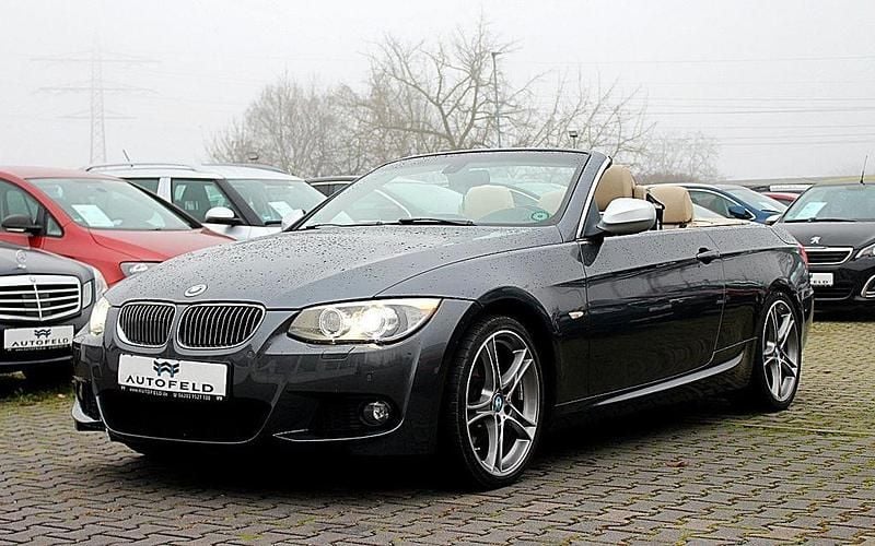 Grau Gebraucht 2012 BMW 320 Cabriolet M Sport Cabrio | 12.950 € (Fairer Preis) - Bild 1/4