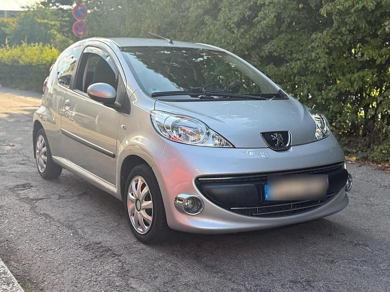 Silber Gebraucht 2008 Peugeot 107 Kleinwagen | 1.700 € (Guter Preis) - Bild 1/4