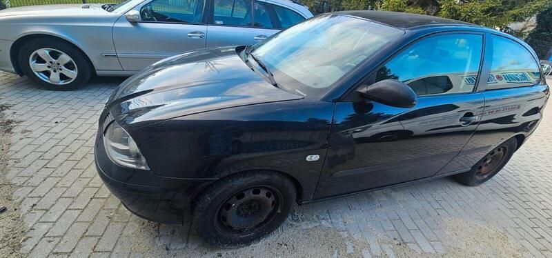 Schwarz Gebraucht 2004 Seat Ibiza Reference Limousine | 650 € (Fairer Preis) - Bild 1/4