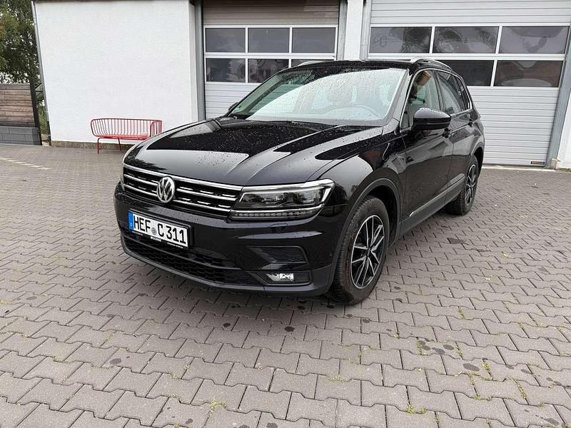 Schwarz Gebraucht 2019 VW Tiguan Join SUV | 20.900 € (Superpreis) - Bild 1/3