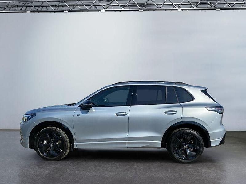 Gebraucht VW Tiguan R-line 193 PS (141 kW) 2024 Oyster silver SUV