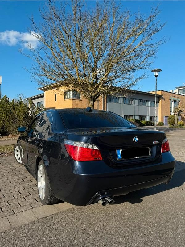 Gebraucht BMW 525 235 PS (172 kW) 2007 Blau Limousine