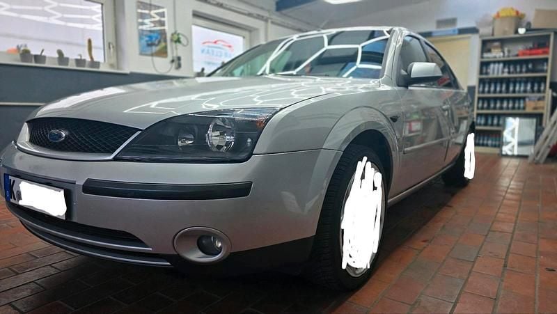 Gebraucht Ford Mondeo 146 PS (107 kW) 2002 Silber Limousine