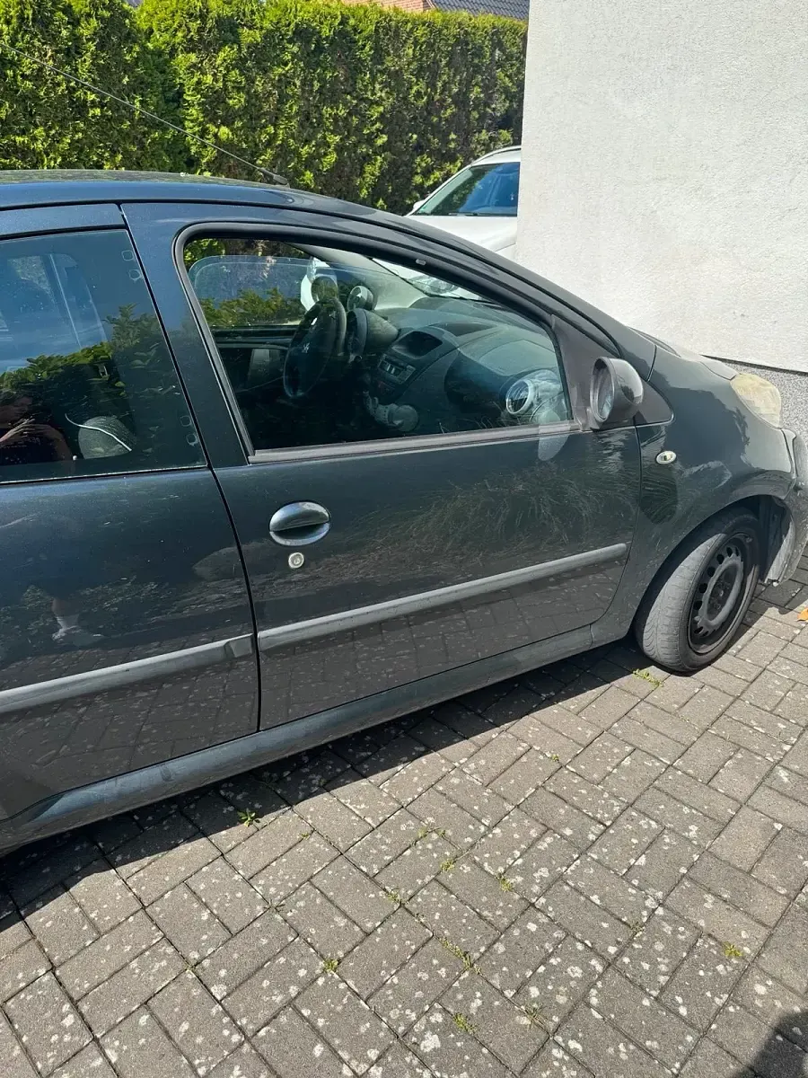 Gebraucht Peugeot 107 68 PS (50 kW) 2010 Grau Kleinwagen