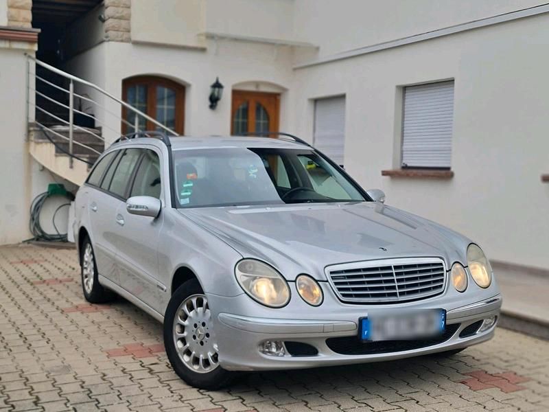 Gebraucht Mercedes E220 150 PS (110 kW) 2004 Grau Kombi
