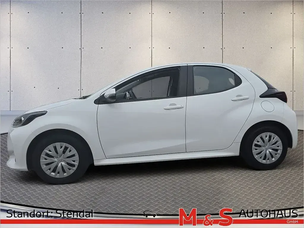 Gebraucht Toyota Yaris Basis 72 PS (52 kW) 2022 Weiß Kleinwagen