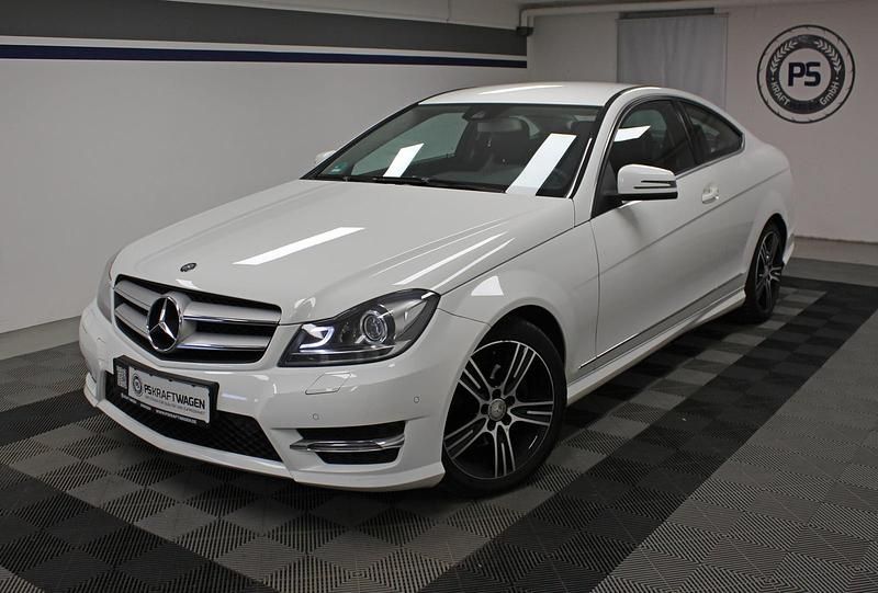 Weiß Gebraucht 2013 Mercedes C220 AMG line Coupé | 12.990 € (Fairer Preis) - Bild 1/3