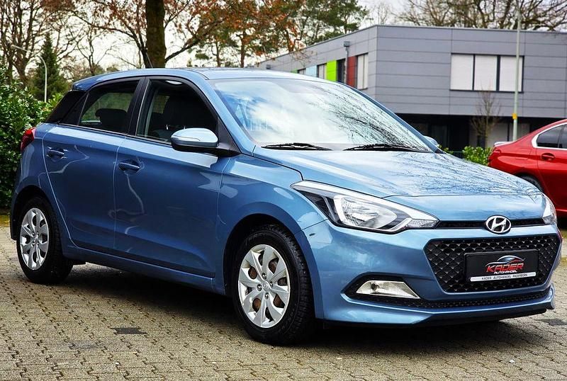 Gebraucht Hyundai i20 GO! 75 PS (55 kW) 2017 Blau Limousine