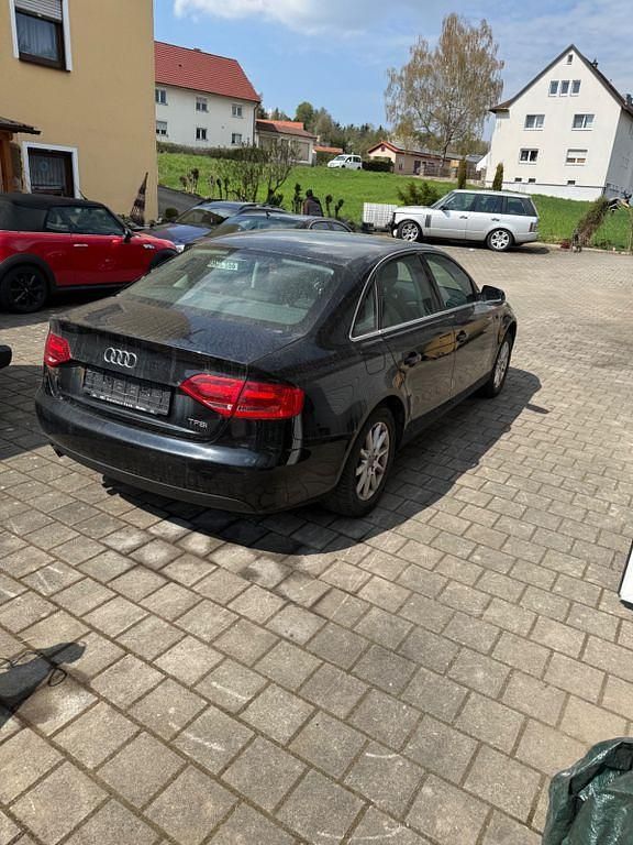 Gebraucht Audi A4 Attraction 120 PS (88 kW) 2011 Schwarz Limousine