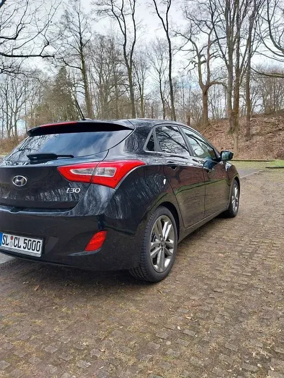 Gebraucht Hyundai i30 Passion 110 PS (80 kW) 2016 Schwarz Limousine