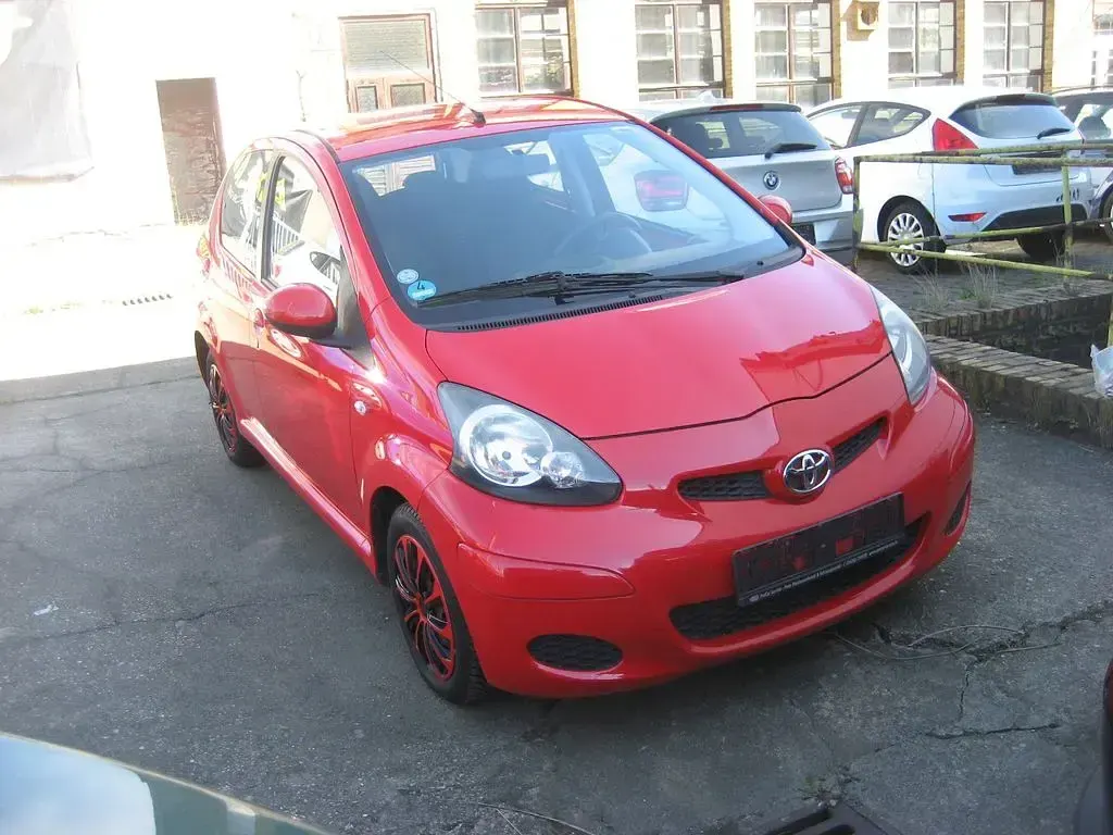 Gebraucht Toyota Aygo Cool 68 PS (50 kW) 2010 Rot Kleinwagen