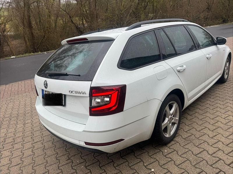 Gebraucht Skoda Octavia Clever 116 PS (85 kW) 2018 Weiß Limousine