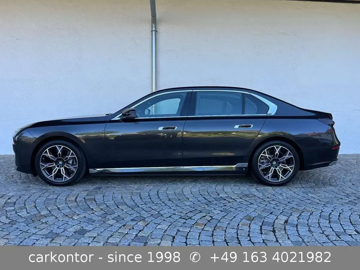 Gebraucht BMW i7 400 kW (544 PS) 2024 Sophistograu metallic Limousine