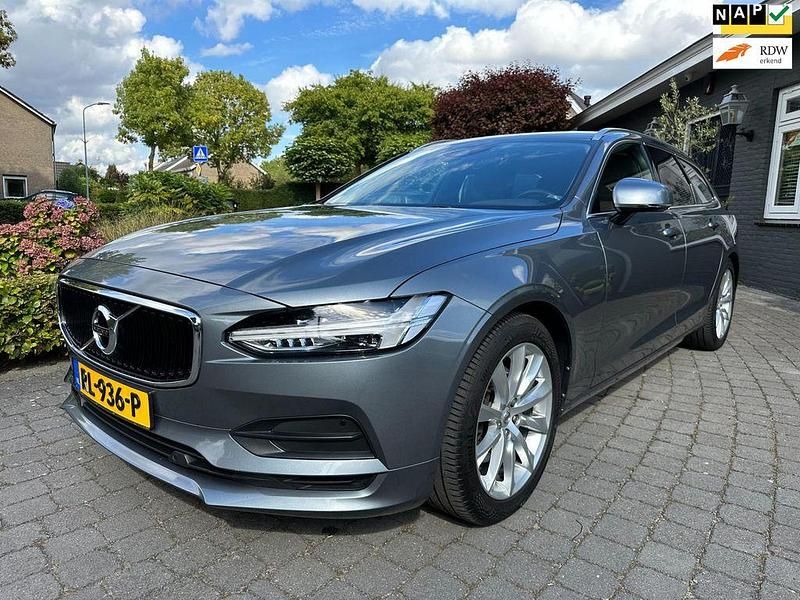 Grau Gebraucht 2018 Volvo V90 Momentum Kombi | 19.900 € (Superpreis) - Bild 1/4