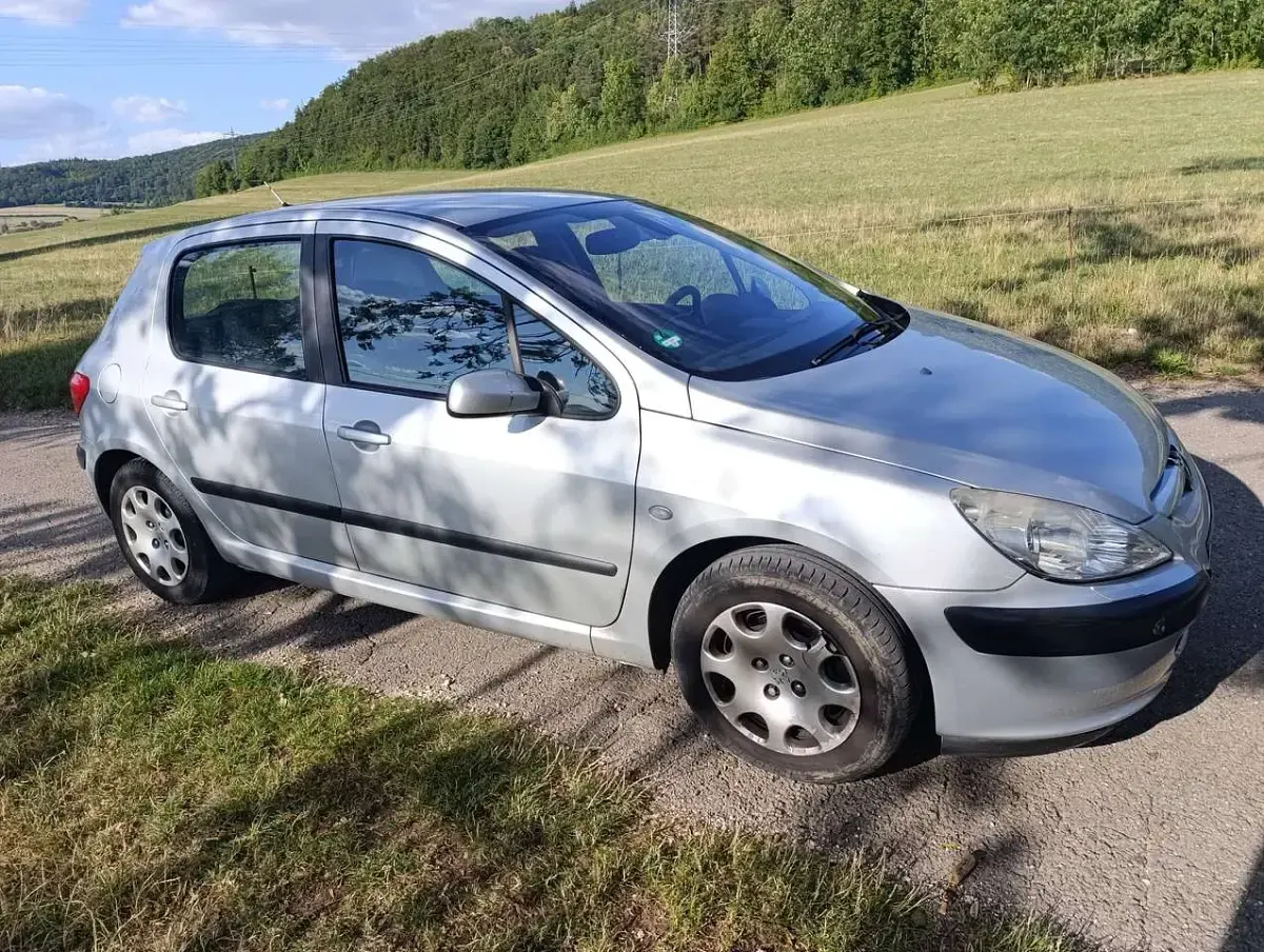 Gebraucht Peugeot 307 Tendance 109 PS (80 kW) 2005 Silber Limousine