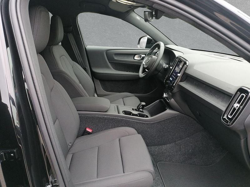 Neu Volvo EX40 Plus 185 kW (252 PS) 2026 Onyx black SUV