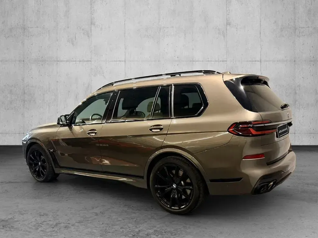 Gebraucht BMW X7 M Sport 530 PS (389 kW) 2025 Grün SUV