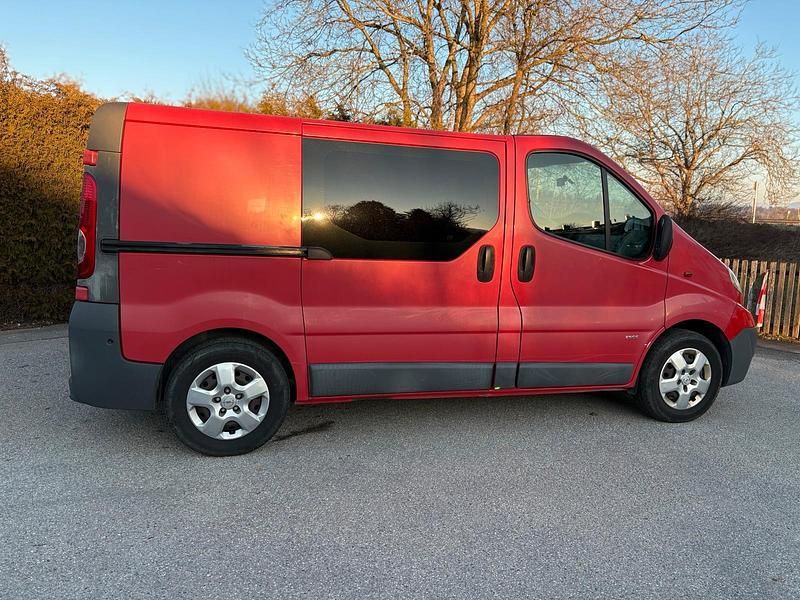 Gebraucht Opel Vivaro 146 PS (107 kW) 2011 Rot Van / Kleinbus