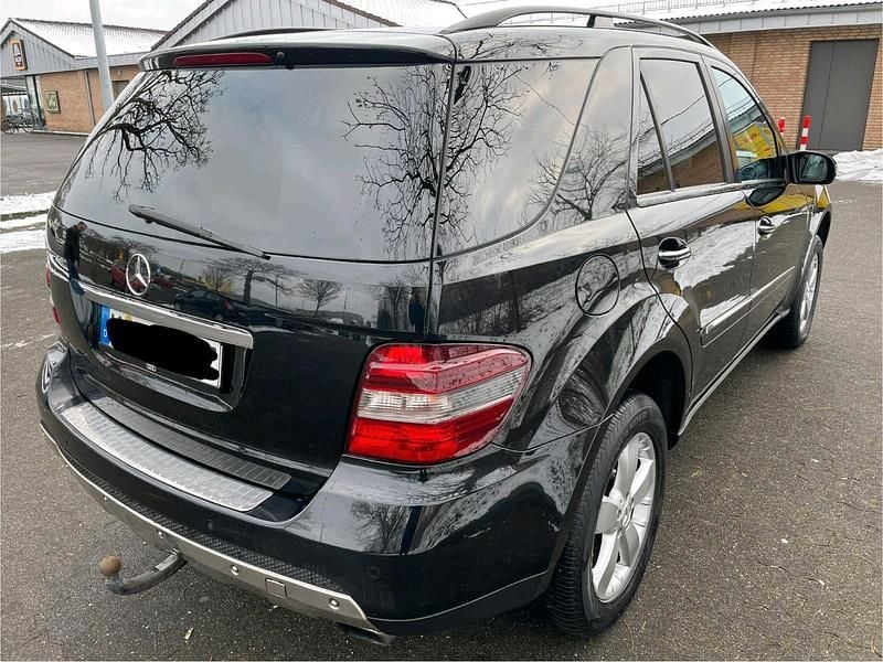 Schwarz Gebraucht 2007 Mercedes ML320 SUV | 5.300 € (Superpreis) - Bild 1/4