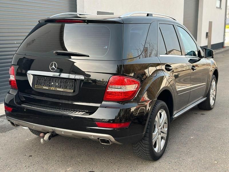 Gebraucht Mercedes ML300 204 PS (150 kW) 2010 Schwarz SUV