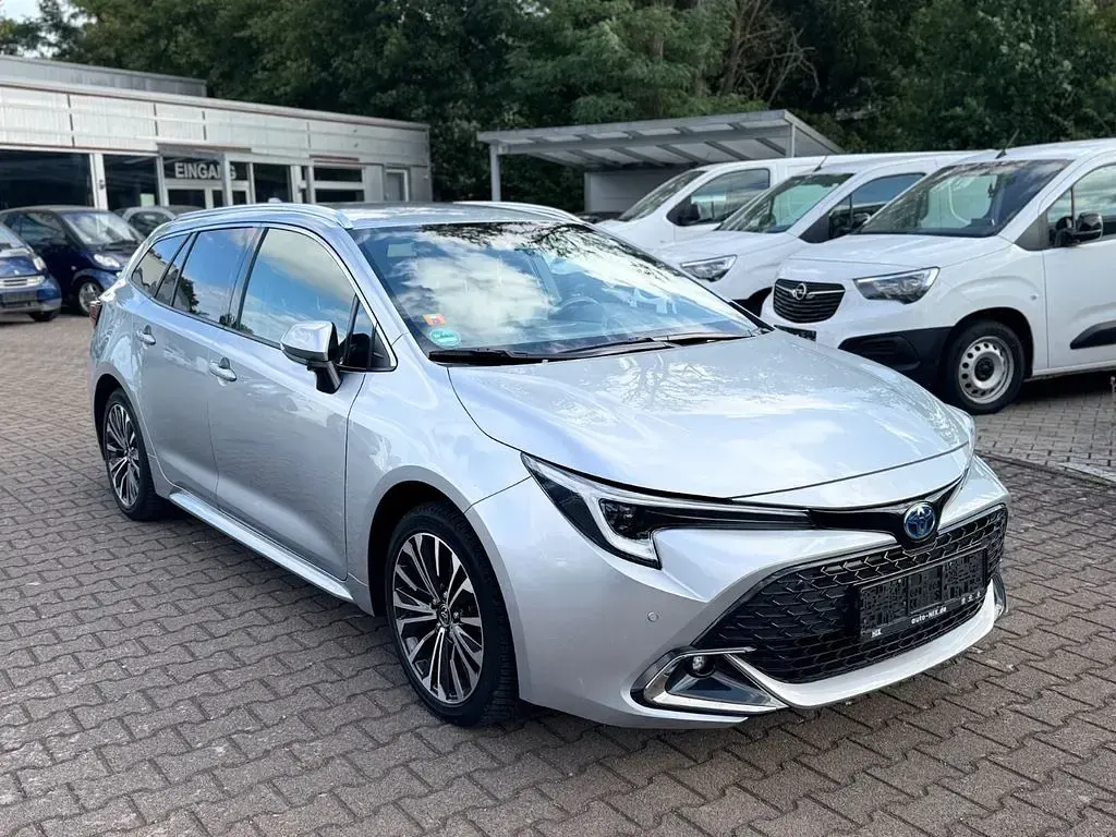 Gebraucht Toyota Corolla Team 152 PS (111 kW) 2024 Silber Kombi