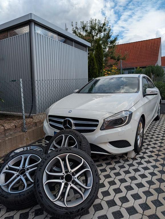 Weiß Gebraucht 2013 Mercedes A180 Limousine | 13.500 € (Fairer Preis) - Bild 1/4