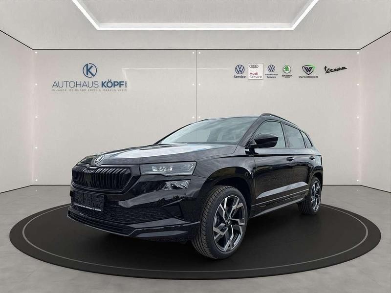 Schwarz Neu 2025 Skoda Karoq SportLine SUV | 43.439 € (Teuer) - Bild 1/4