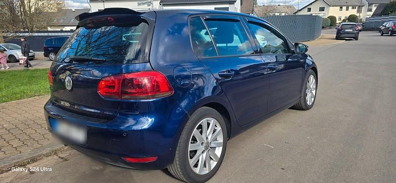 Gebraucht VW Golf VI 105 PS (77 kW) 2011 Blau Kleinwagen