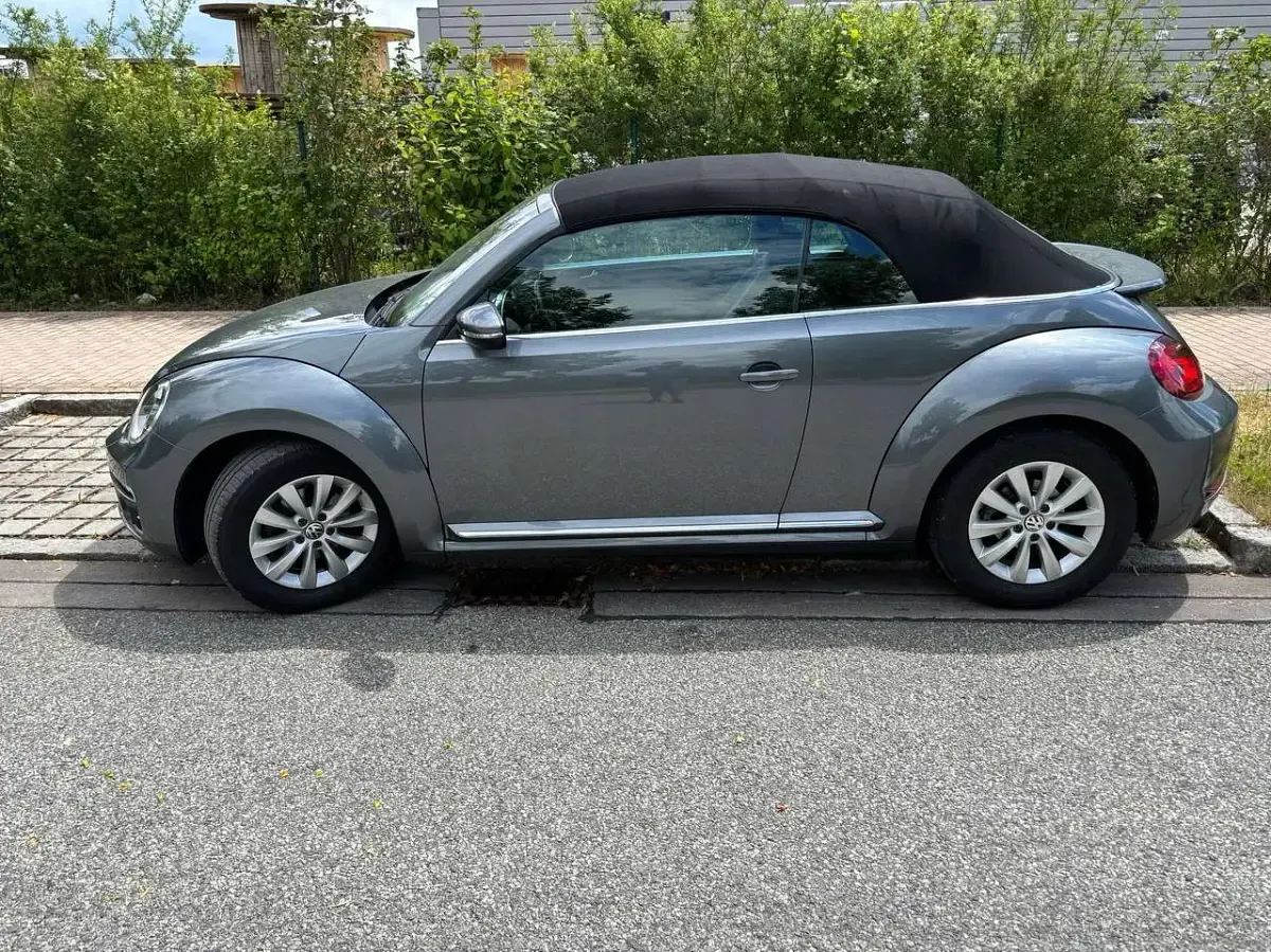 Gebraucht VW Beetle Cabriolet Design 105 PS (77 kW) 2018 Silber Cabrio