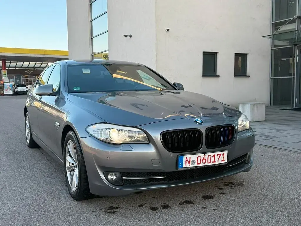 Gebraucht BMW 523 Sport Line 204 PS (150 kW) 2011 Grau Limousine
