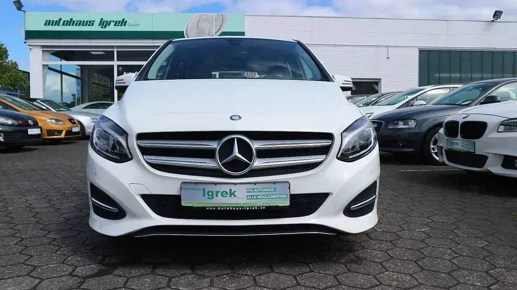 Gebraucht Mercedes B180 122 PS (89 kW) 2015 Weiß Kleinwagen