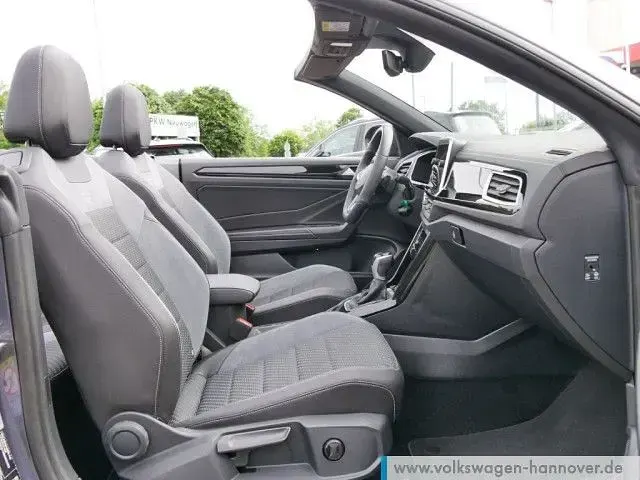 Gebraucht VW T-Roc Cabriolet R-line 150 PS (110 kW) 2025 Rauchgrau metallic/schwarz Cabrio