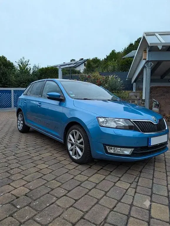 Gebraucht Skoda Rapid Joy 116 PS (85 kW) 2016 Blau Kleinwagen