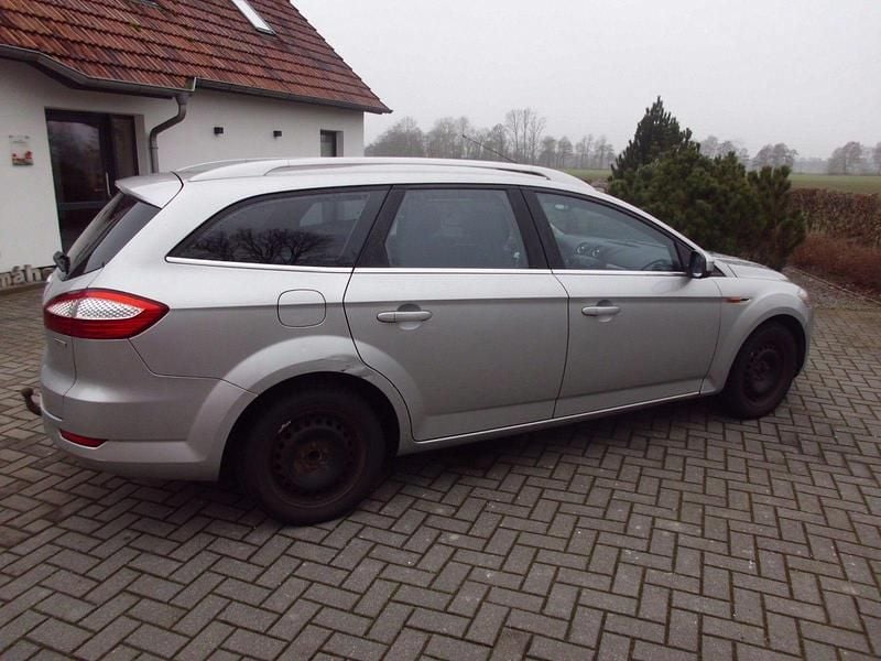 Gebraucht Ford Mondeo Trend 140 PS (102 kW) 2007 Silber Kombi