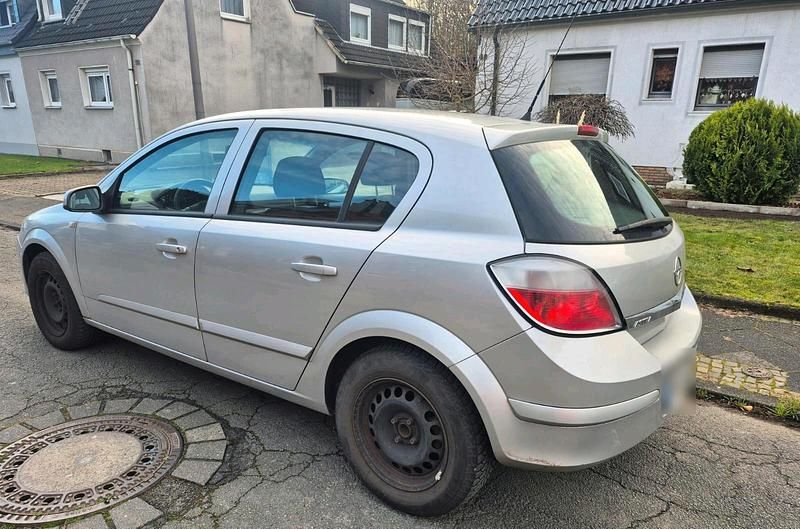 Gebraucht Opel Astra 101 PS (74 kW) 2004 Silber Kleinwagen