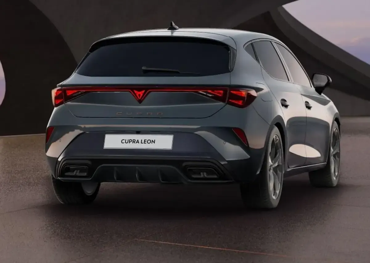 Nowe Cupra Leon 150 KM (110 kW) 2026 Niebieski Sedan/Limuzyna