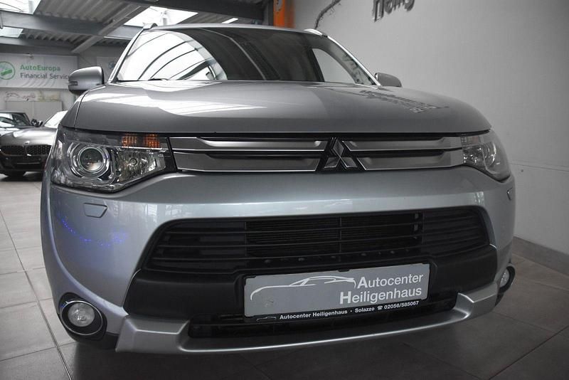 Gebraucht Mitsubishi Outlander Instyle 150 PS (110 kW) 2015 Silber SUV
