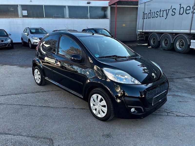 Gebraucht Peugeot 107 Active 68 PS (50 kW) 2012 Schwarz Kleinwagen