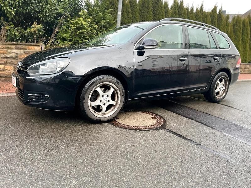 Schwarz Gebraucht 2010 VW Golf Comfortline Kombi | 2.300 € (Guter Preis) - Bild 1/4