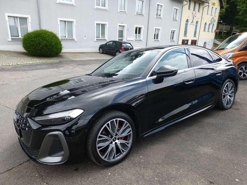 Gebraucht Audi A5 S-Line 204 PS (150 kW) 2024 Mythosschwarz metallic Coupé