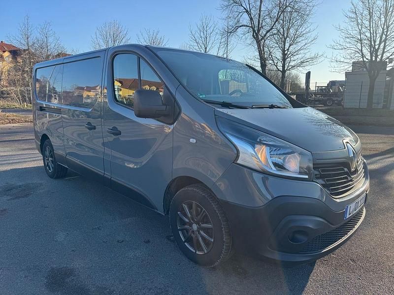 Gebraucht Renault Trafic Komfort 140 PS (102 kW) 2015 Grau Van / Kleinbus