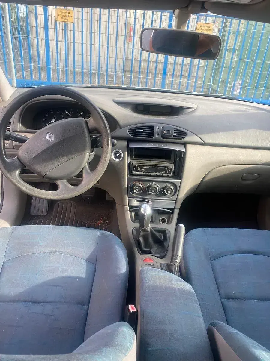 Gebraucht Renault Laguna II Dynamique 120 PS (88 kW) 2002 Grau Limousine